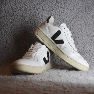 Veja V-10 Extra White Leather Sneakers